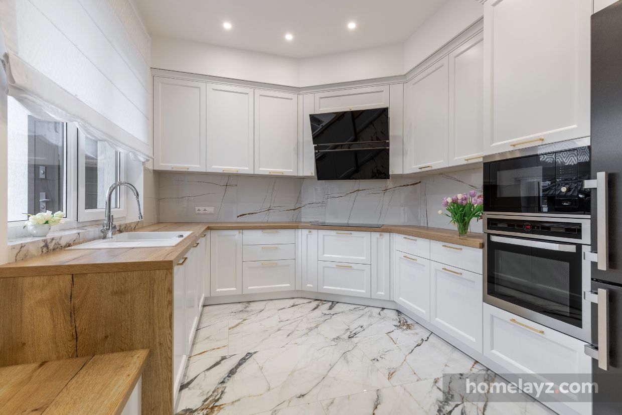 Kitchen Floors Tile vs. Hardwood Flooring